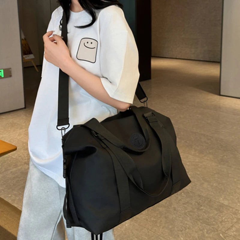 Leisure travel luggage bag
